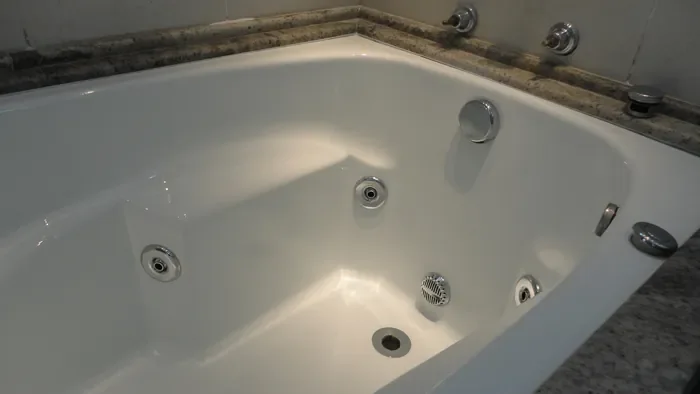 Banheira com jatos de hidromassagem